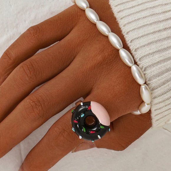 Plastic donut ring cute dessert gift‎ yummy pink - Picture 1 of 3